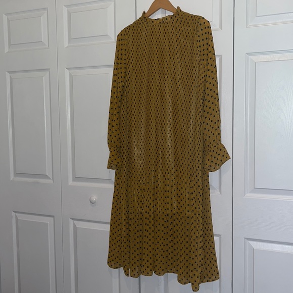Mustard and black Pleaded maxi dress - Picture 1 of 7